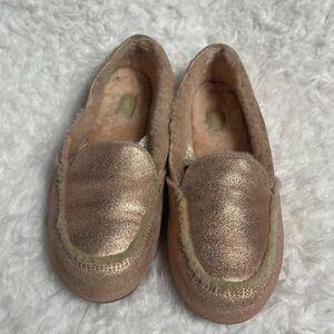 UGG Hailey Metallic rose gold suede with ship skin woven accent rubber soles SZ7